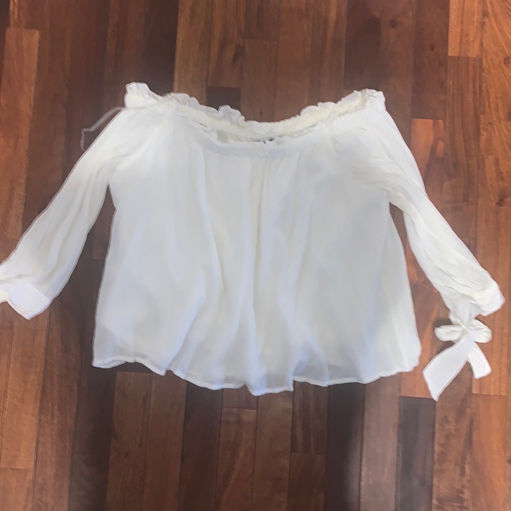 AMERICAN EAGLE off-the-shoulder top